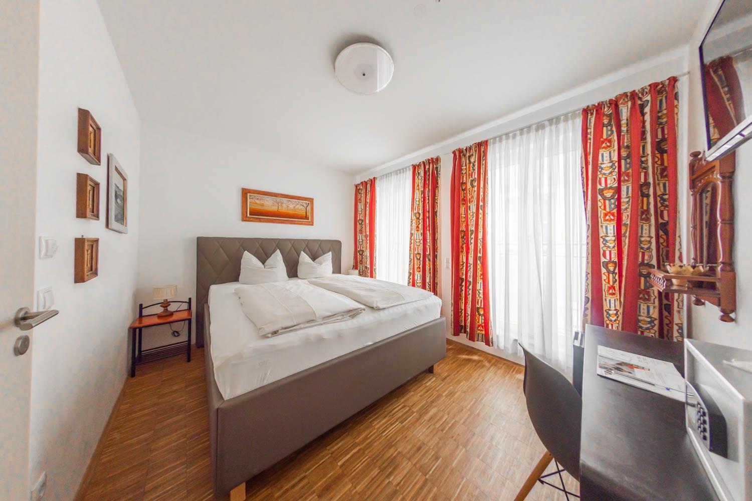 Hotel Freischuetz ランツフート エクステリア 写真